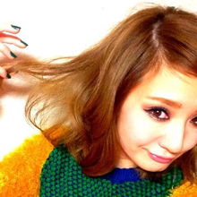 水原希子演繹的冬日暖意 SLY羽毛紗拼接毛衣，日系潮流的針織藝術(shù)